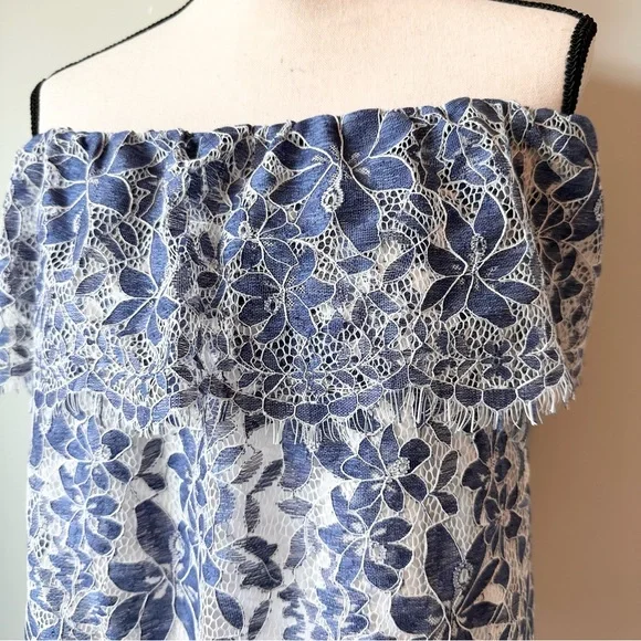 Code Mode | Off-Shoulder Lace Top - Picture 3 of 11